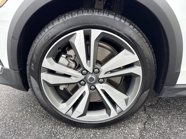 2025 Volvo V60 Cross Country Plus